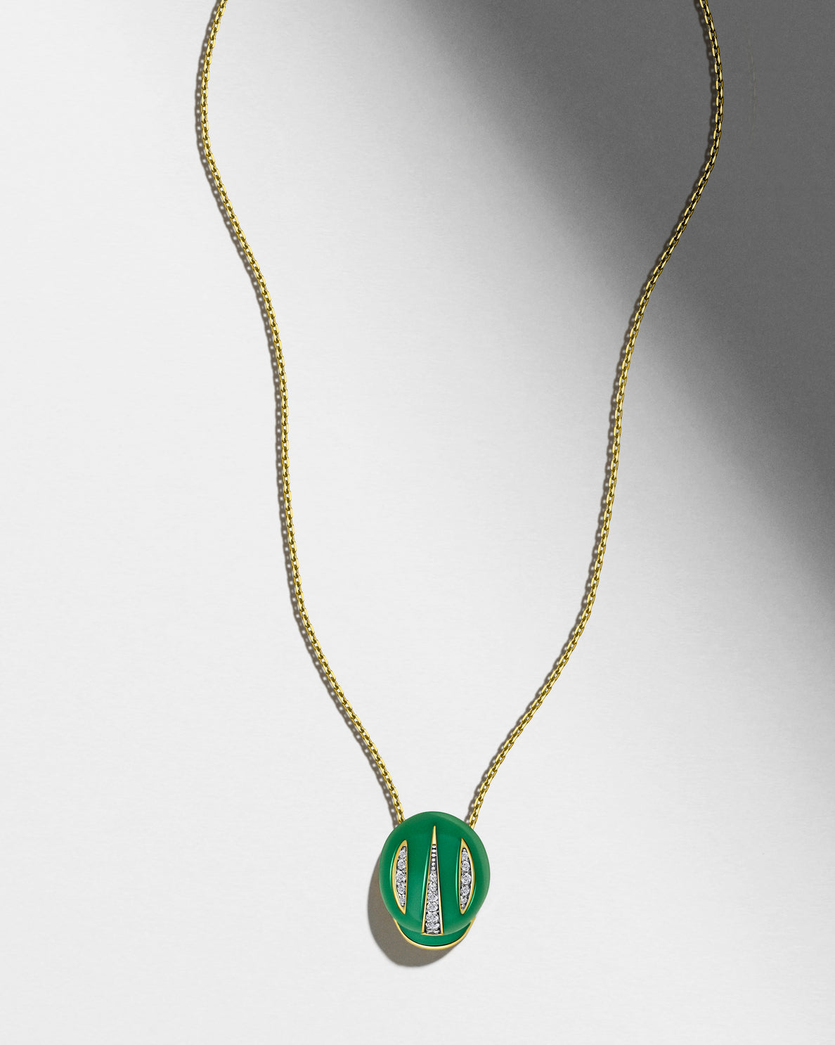 The Soul Of - قلادة "Enamel" من المينا الخضراء والألماس الأبيض
