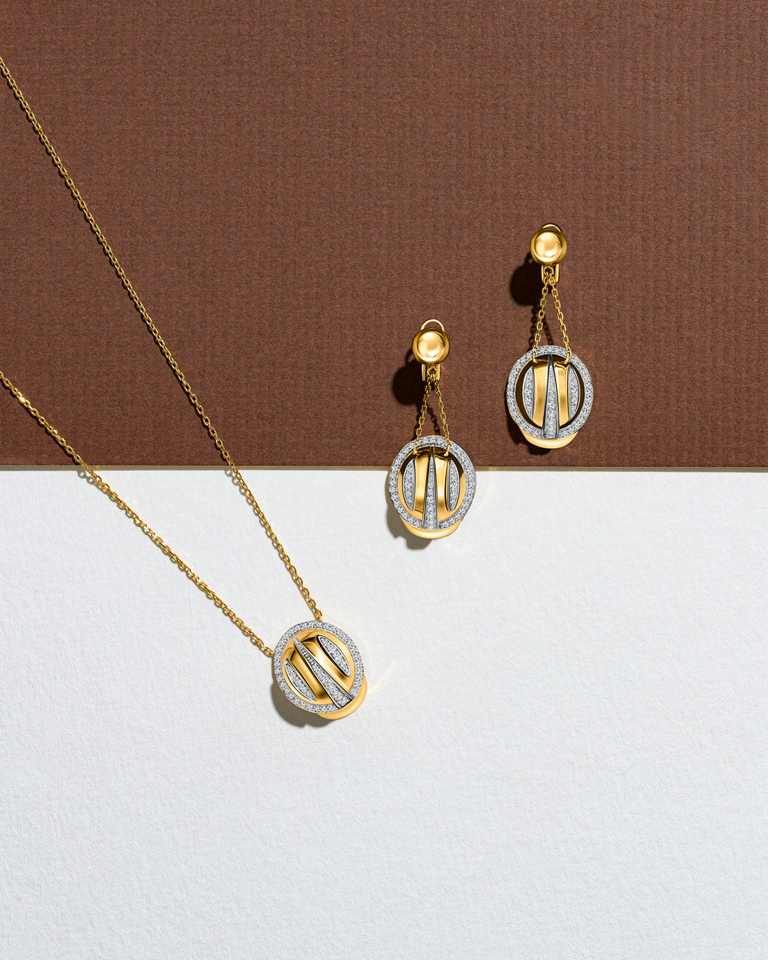 The Soul Of - Hard hat gold earrings with white diamonds