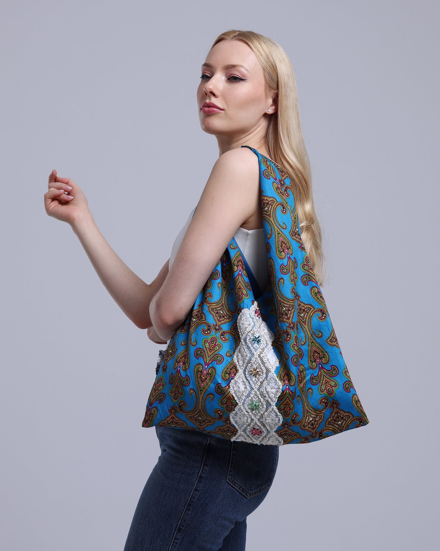 LA REINE - Embellished Paisley Print Tote Bag