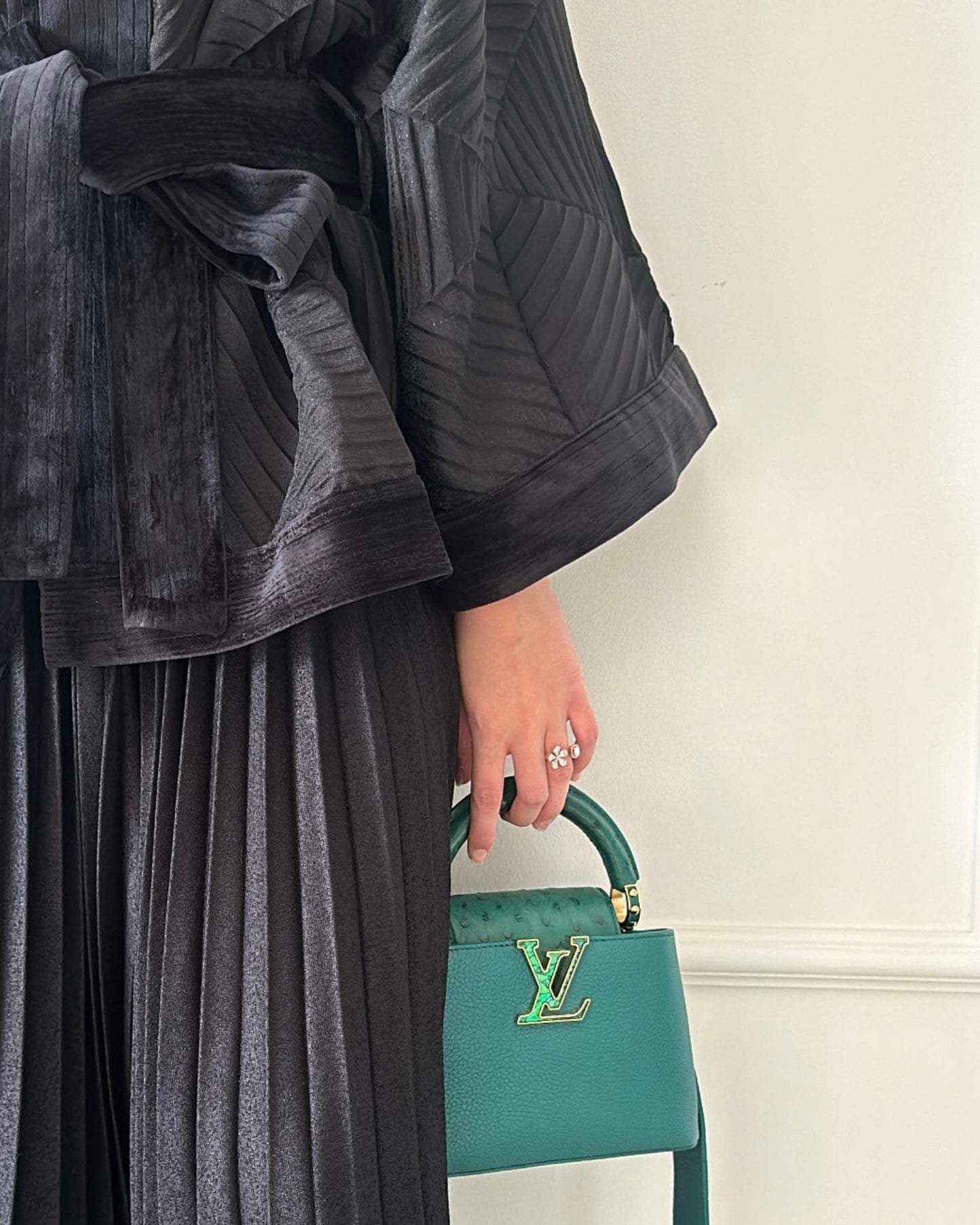 FLOUNGE - 6 Wing Coat