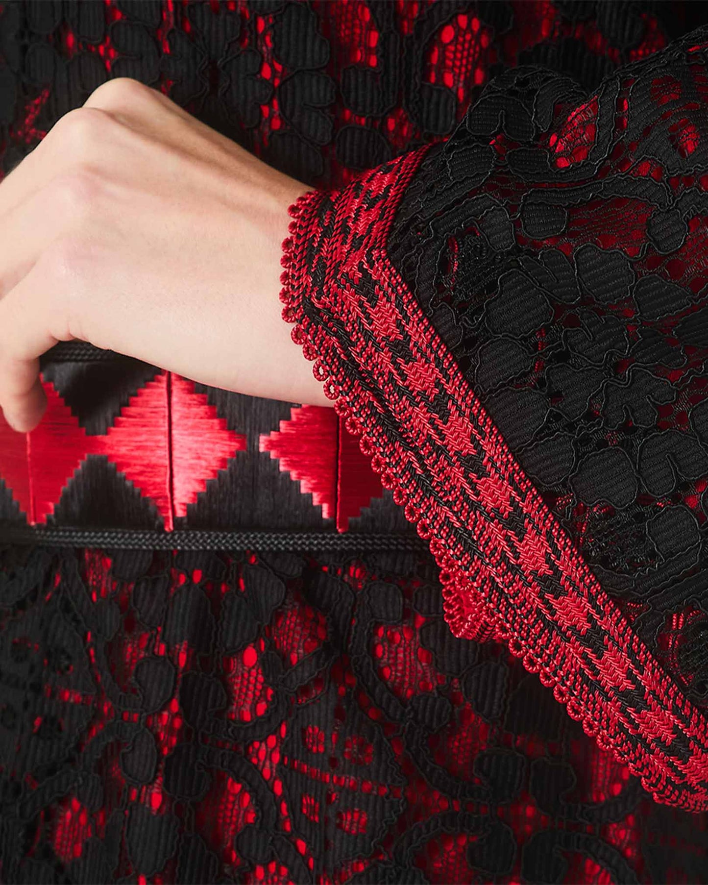 Yarakech - Two-Piece Lace Kaftan Set With Embroidered Belt