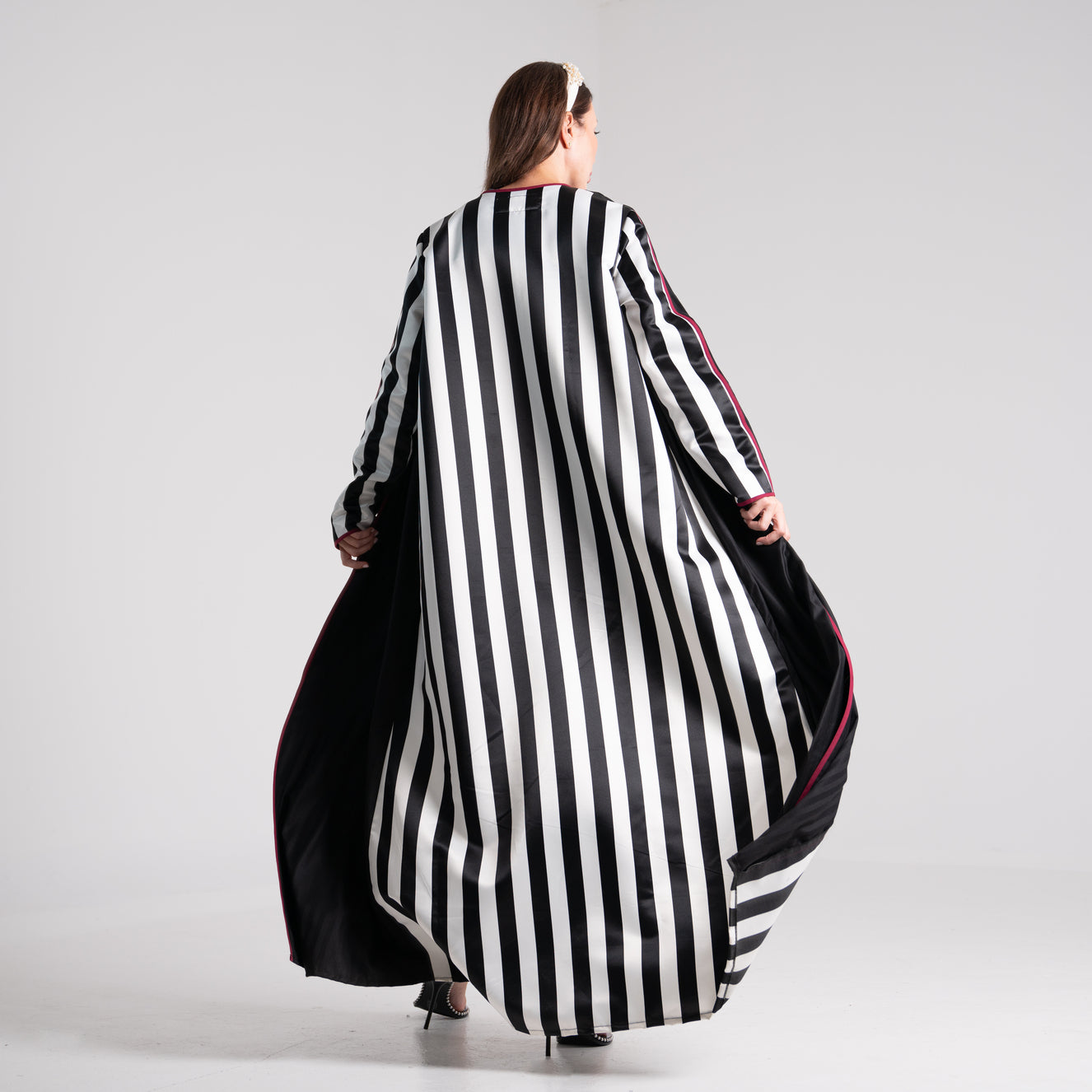DALSH DESIGNS - Black Abaya with Striped Back