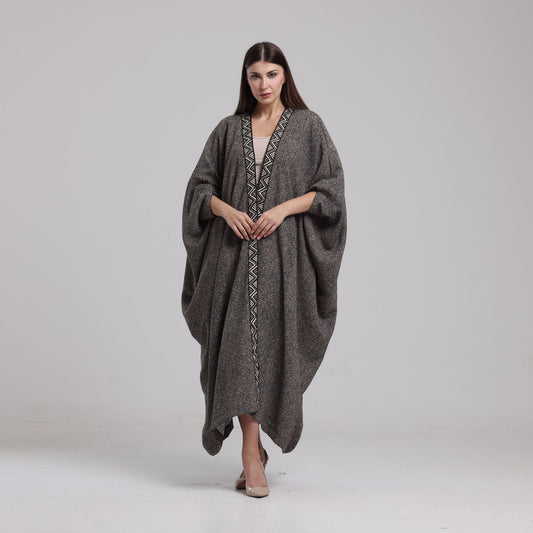 LA REINE - Satin crepe bisht velvet lining