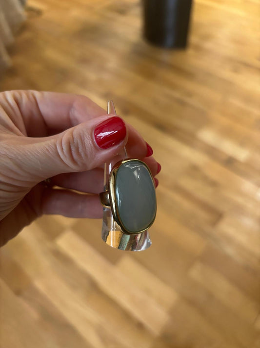 TREASURES OF BRAZIL - Golden Essence Queen's Choice - Large Rounded Rectangle Ring with Strong Gold