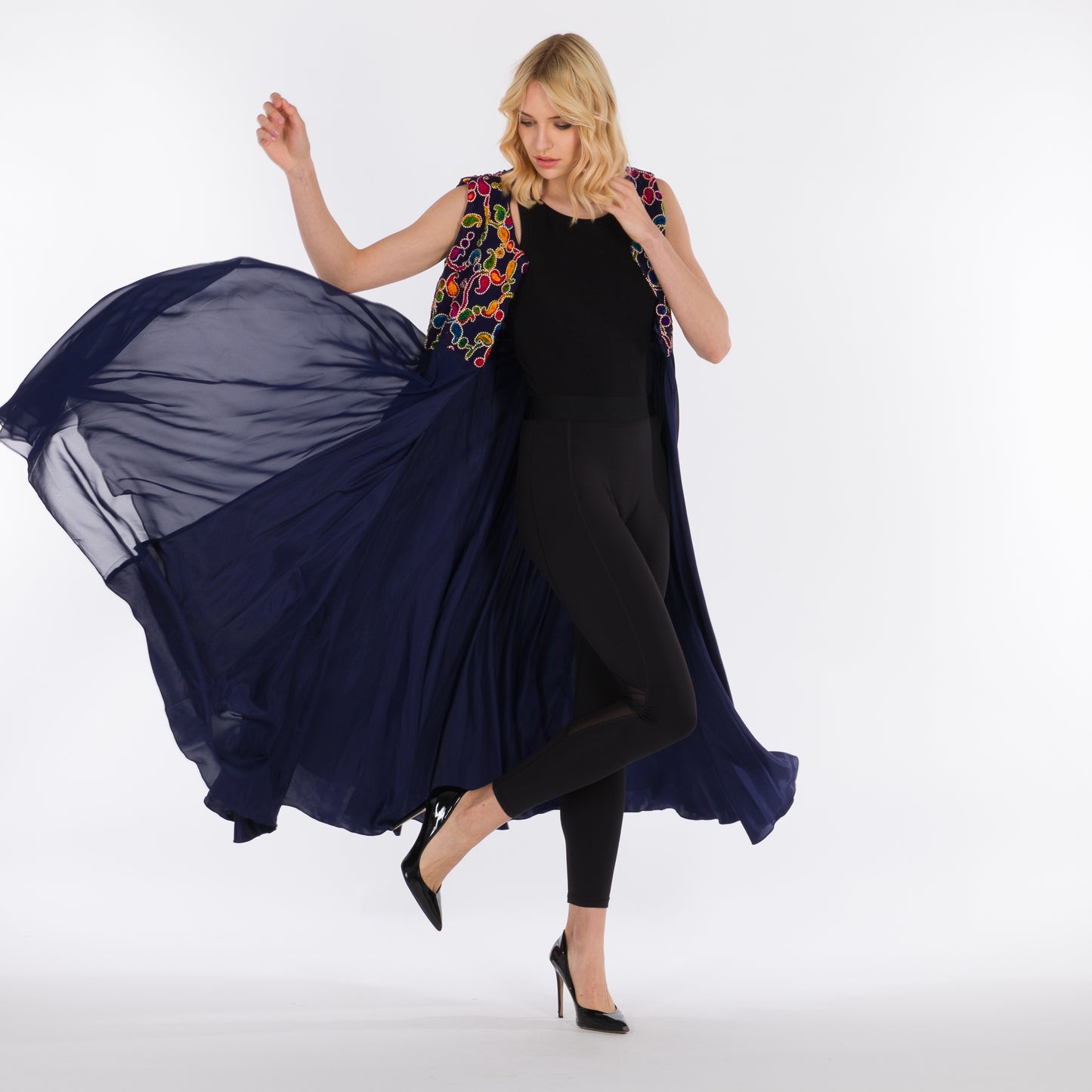 NOBLESSE - Embroidered Chiffon Sleeveless Kimono