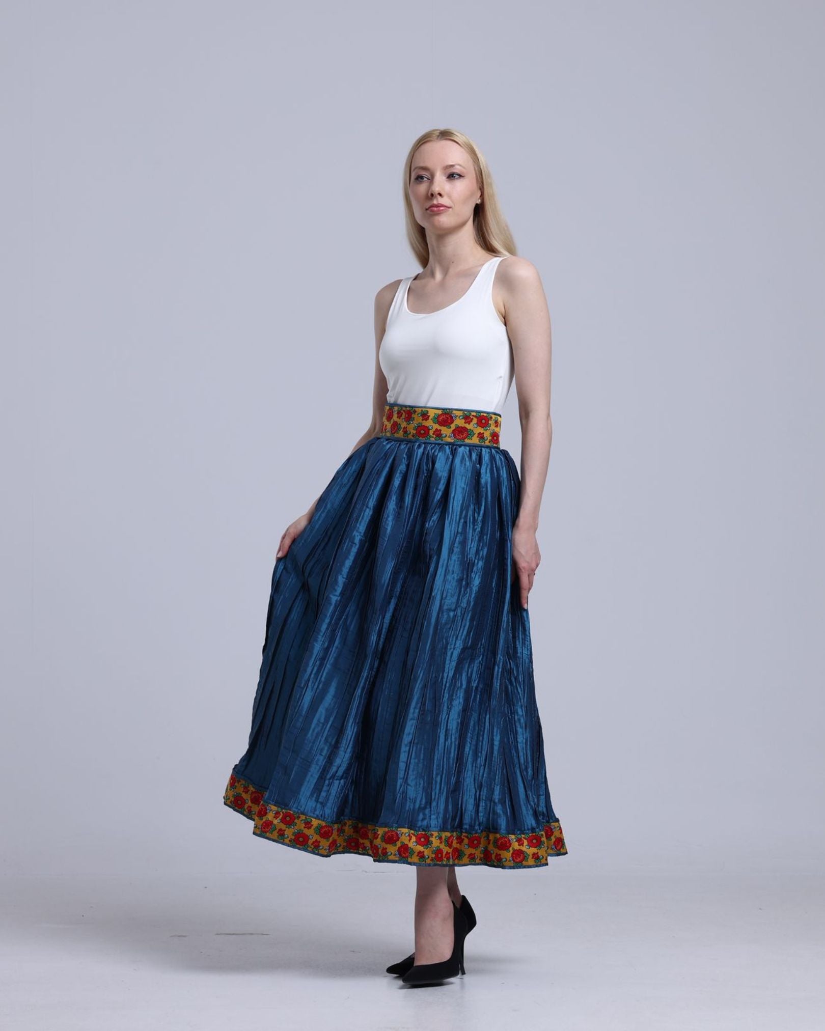 Crinkled Blue Midi Skirt with Shalky Print