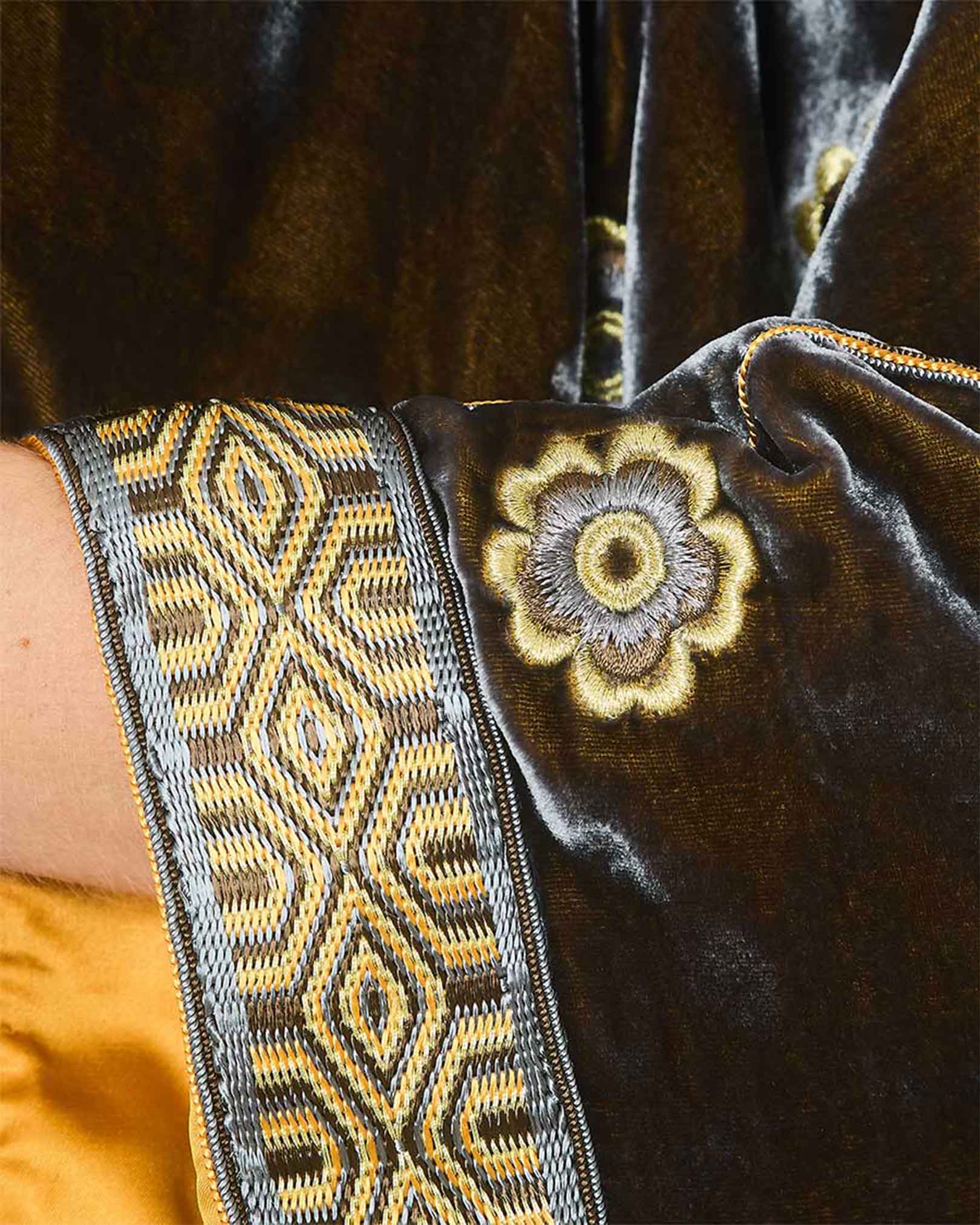 Grey Velvet Abaya with Floral Embroidery by Yarakech