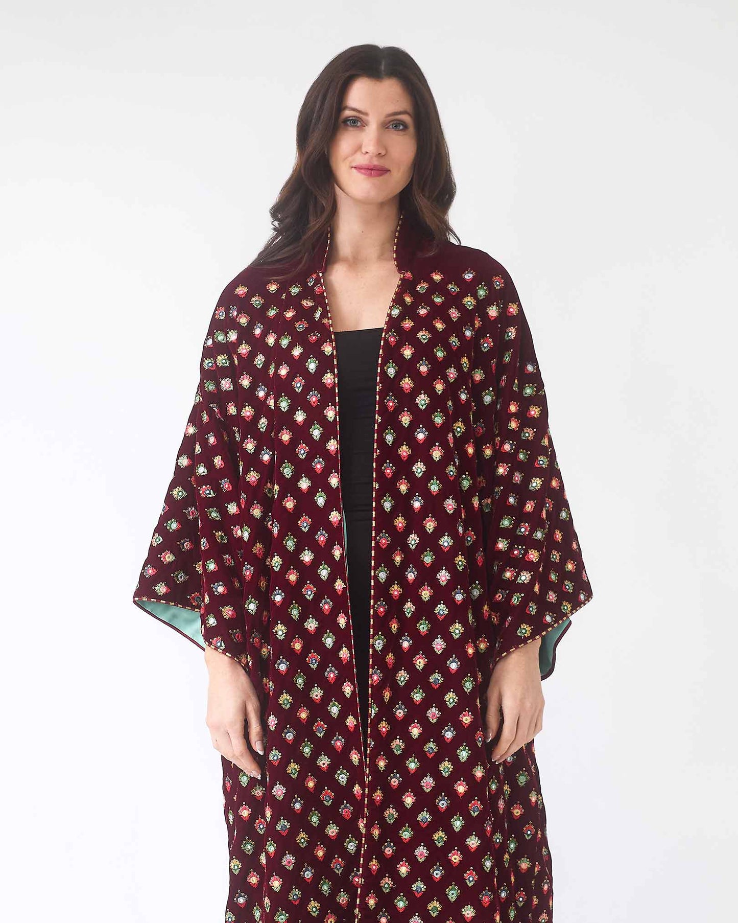 YARAKECH – Embroidered Abaya with Contrast Aqua Lining