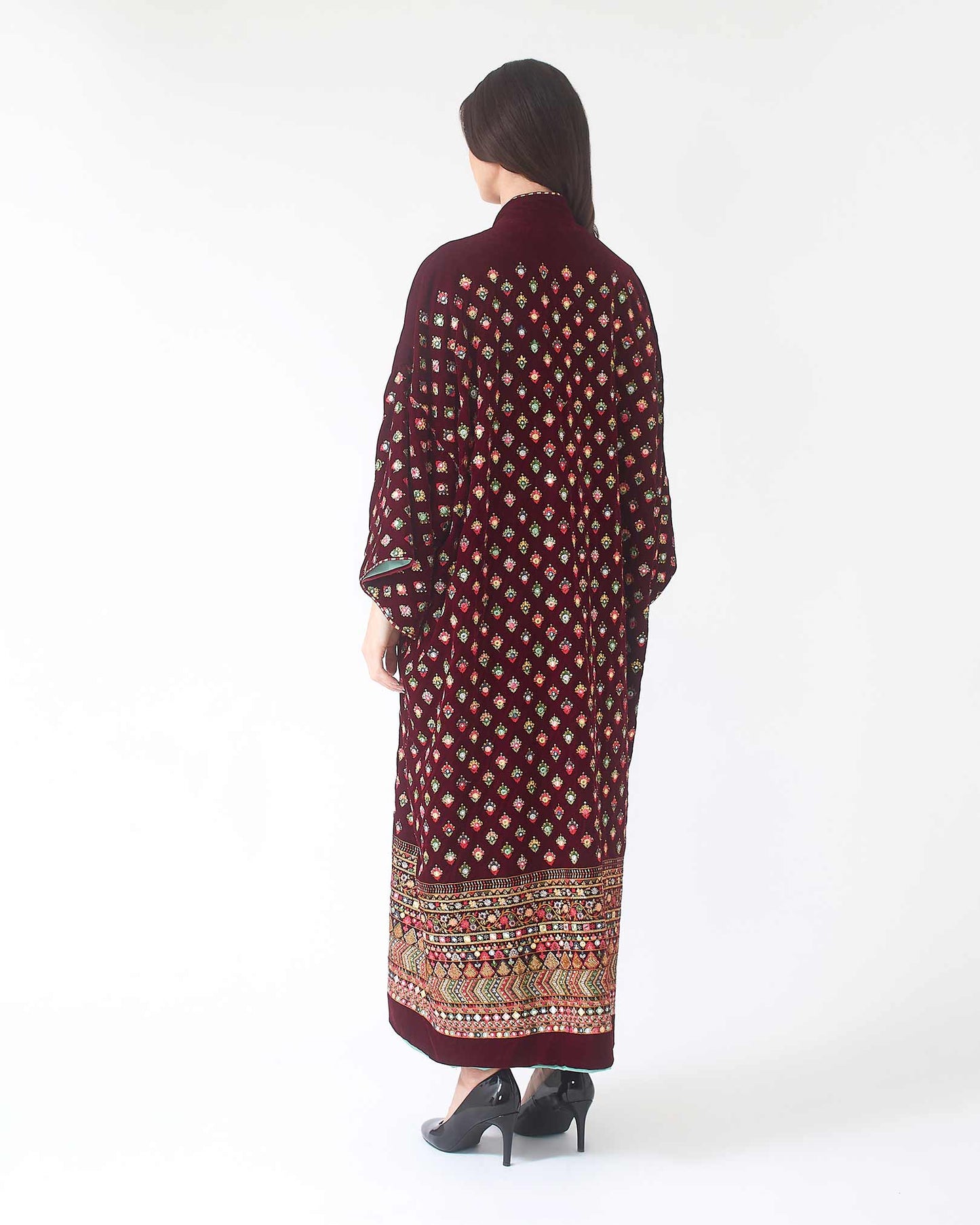 YARAKECH – Embroidered Abaya with Contrast Aqua Lining